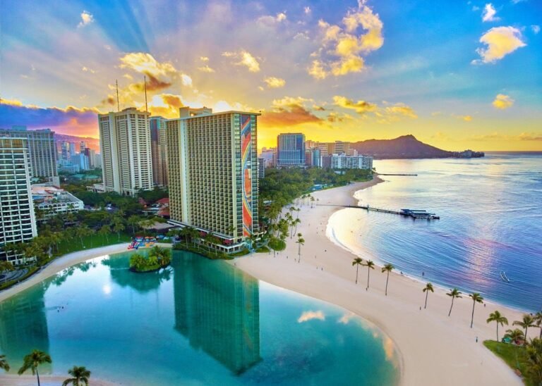 Beachfront Hotels in Honolulu, Hawaii: Where to Stay for the Ultimate Oceanfront Experience